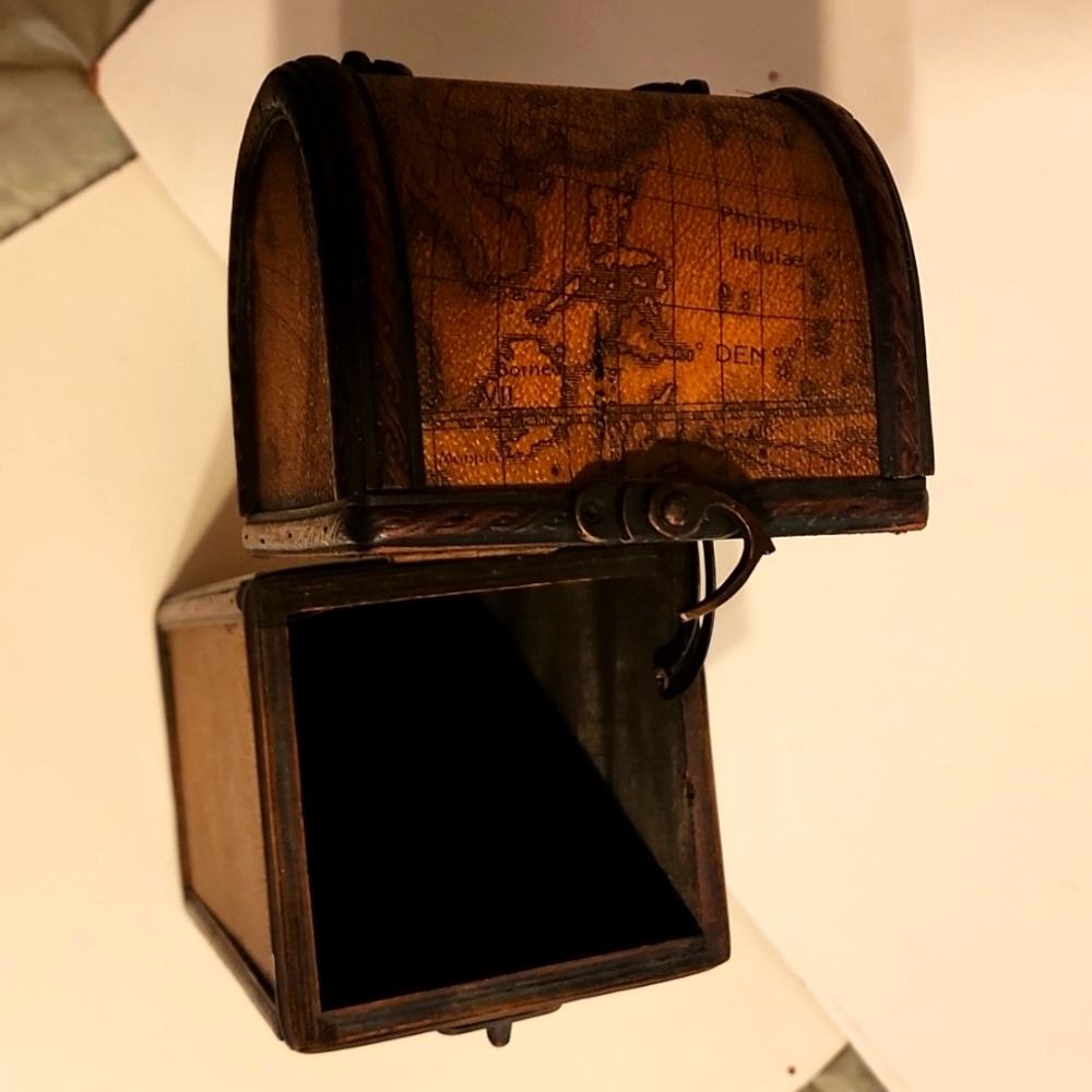 [SOLD]☆[HP]☆  Vintage Wooden Wine Box/Carrier - Picture 9 of 10